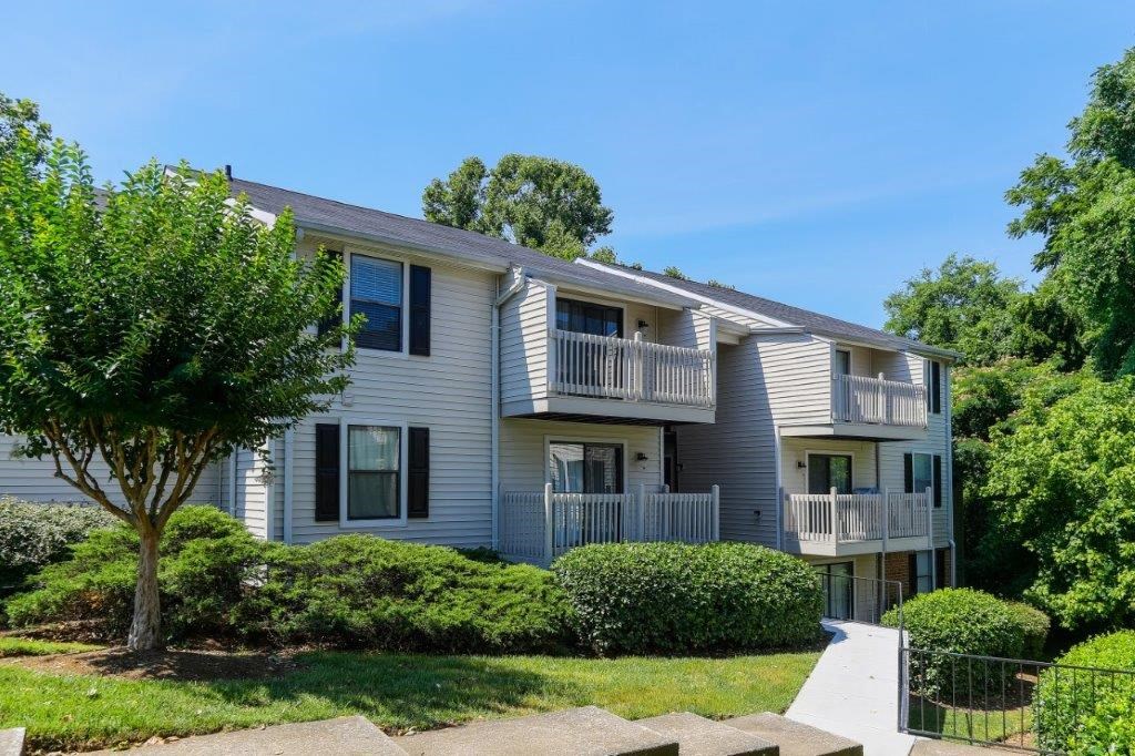 Sheffield Heights Apartment Homes, 700 Airways Cir, Nashville, TN